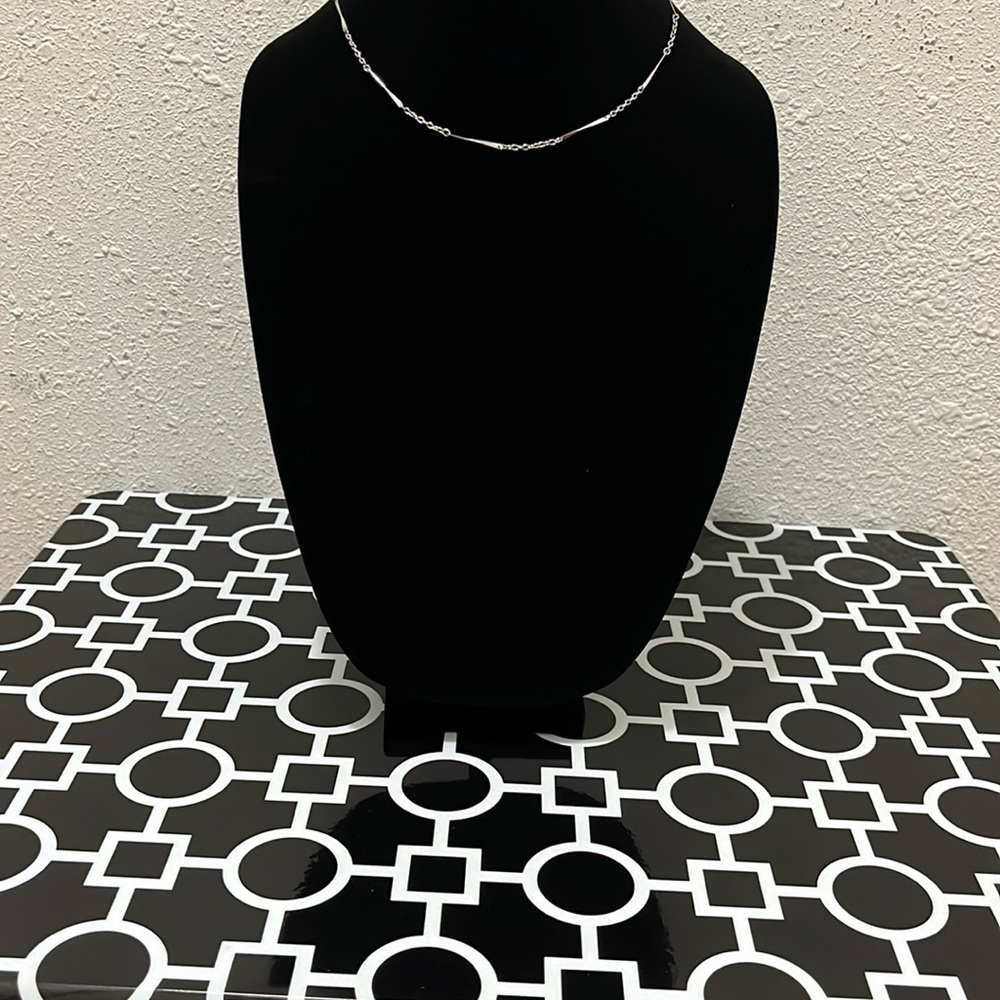 Silver Tone Vintage Unisex Charm Choker Necklace 16 1/4”(approximately)